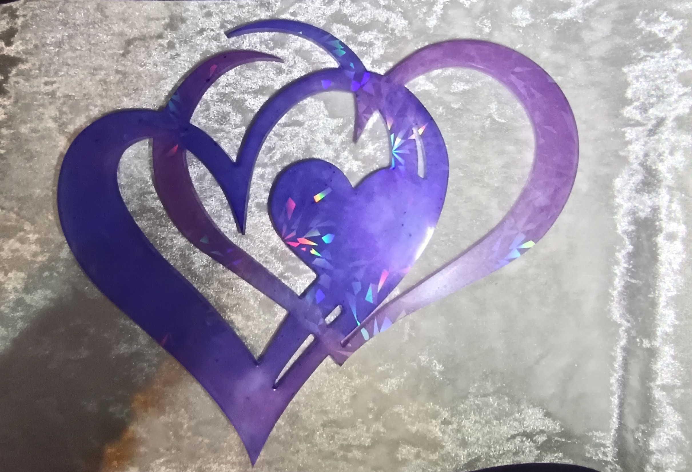 Cœur mural en résine holographique