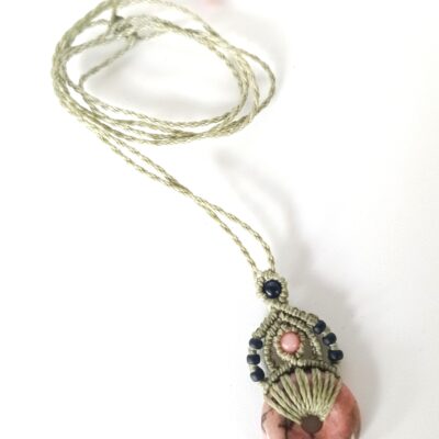Collier donut, micro macramé, pierres naturelles