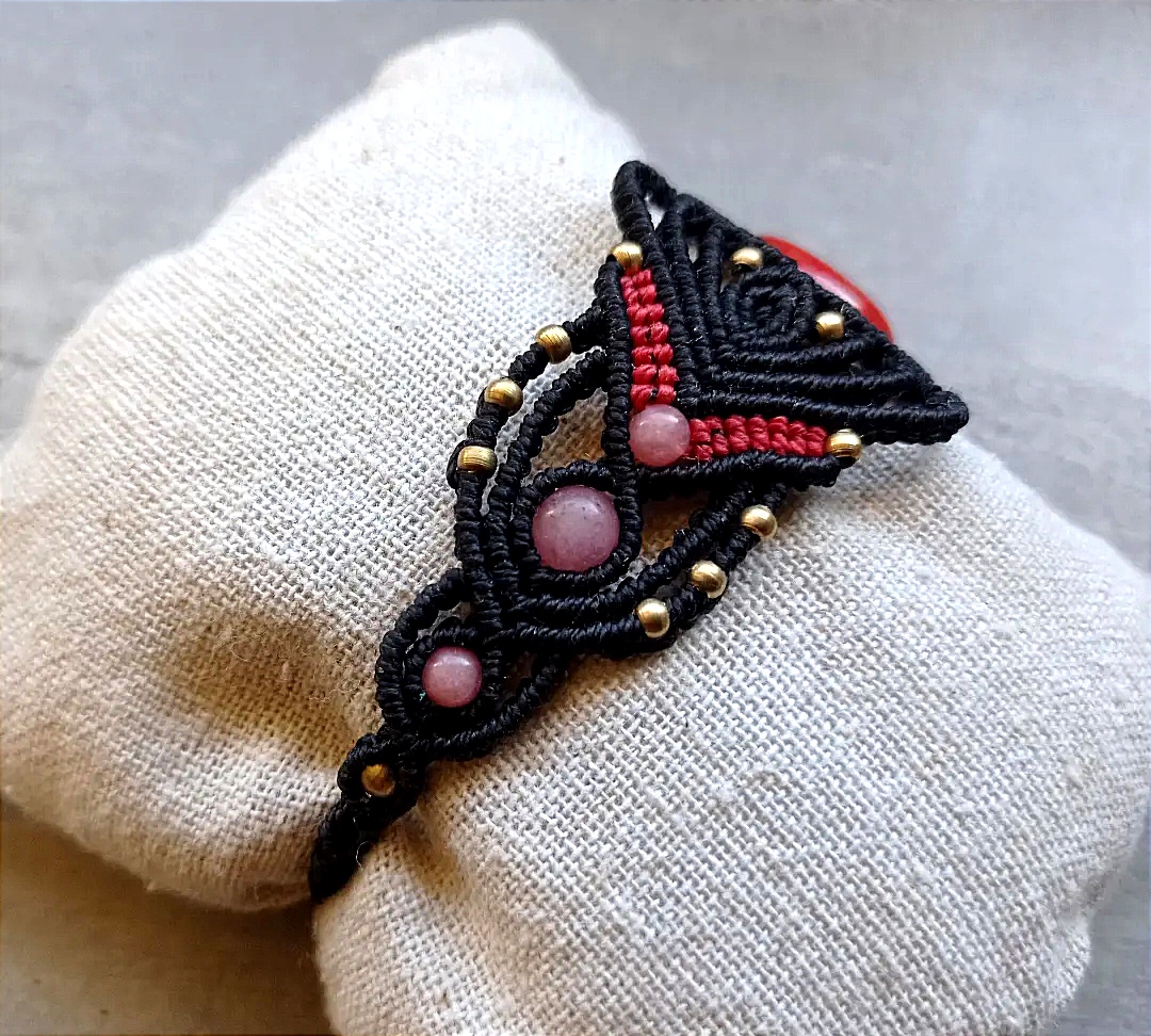 Bracelet cabochon jade rouge, micro macramé – Image 2