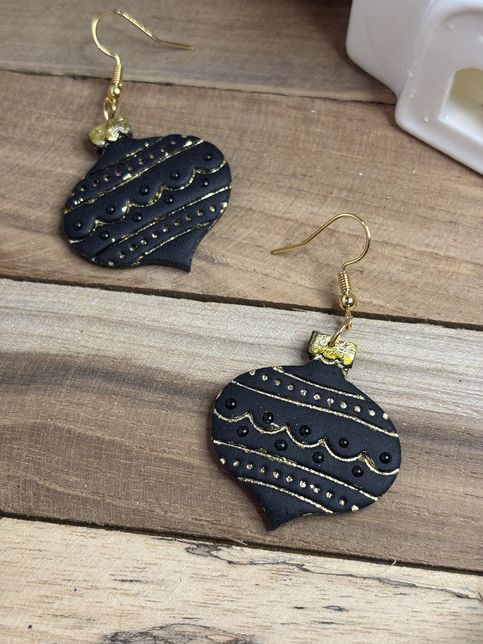 Boucles d'oreilles Boules de Noël dorées