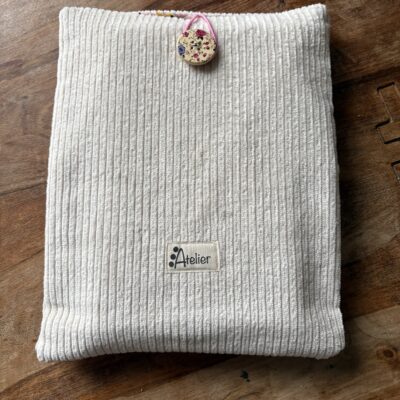 Pochette molletonné à livre , liseuse ou Ipad grand format en velours côtelé beige