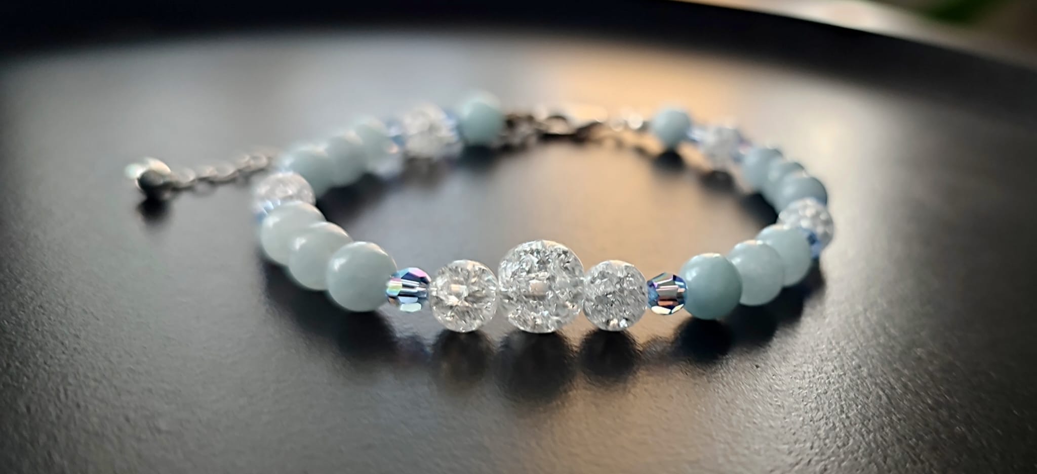 Bracelet en perles de Calcédoine Bleue et quartz craquelé sur argent – Image 3