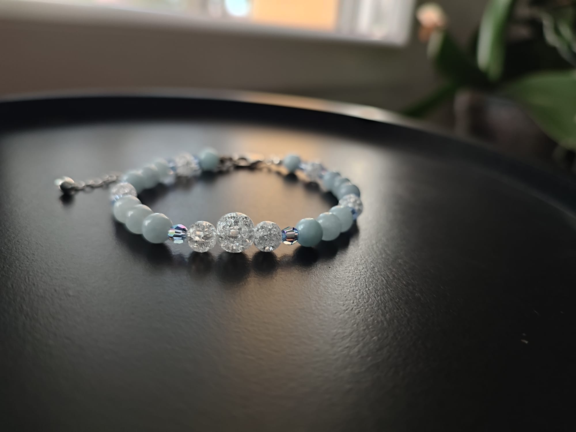 Bracelet en perles de Calcédoine Bleue et quartz craquelé sur argent – Image 2