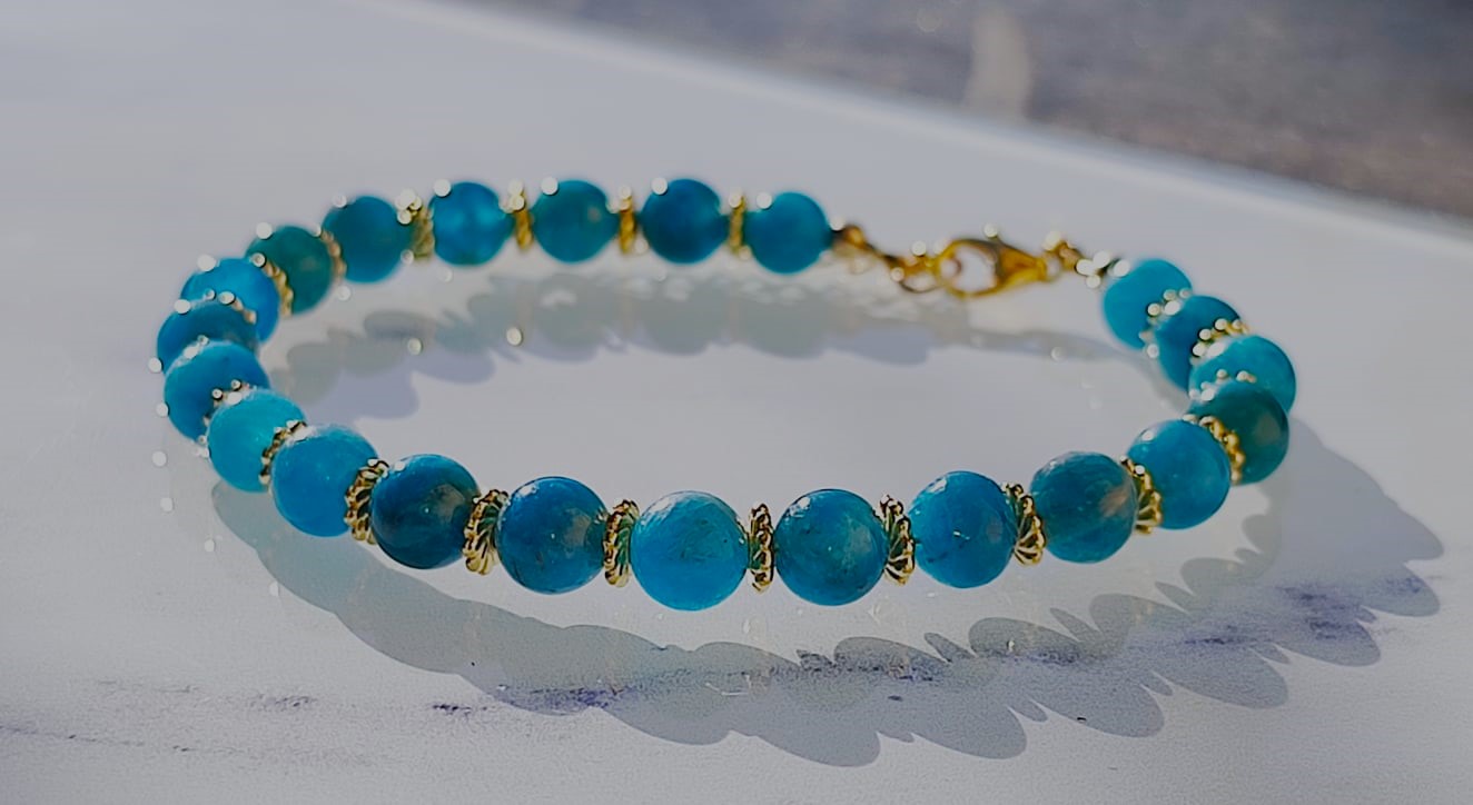 Bracelet en perles d' Apatite bleu sur or gold filled 14k
