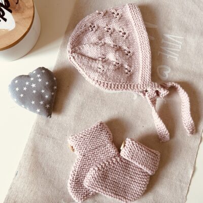 Coffret bebe : beguin fantaisie et ses chaussons - coloris rose poudrée