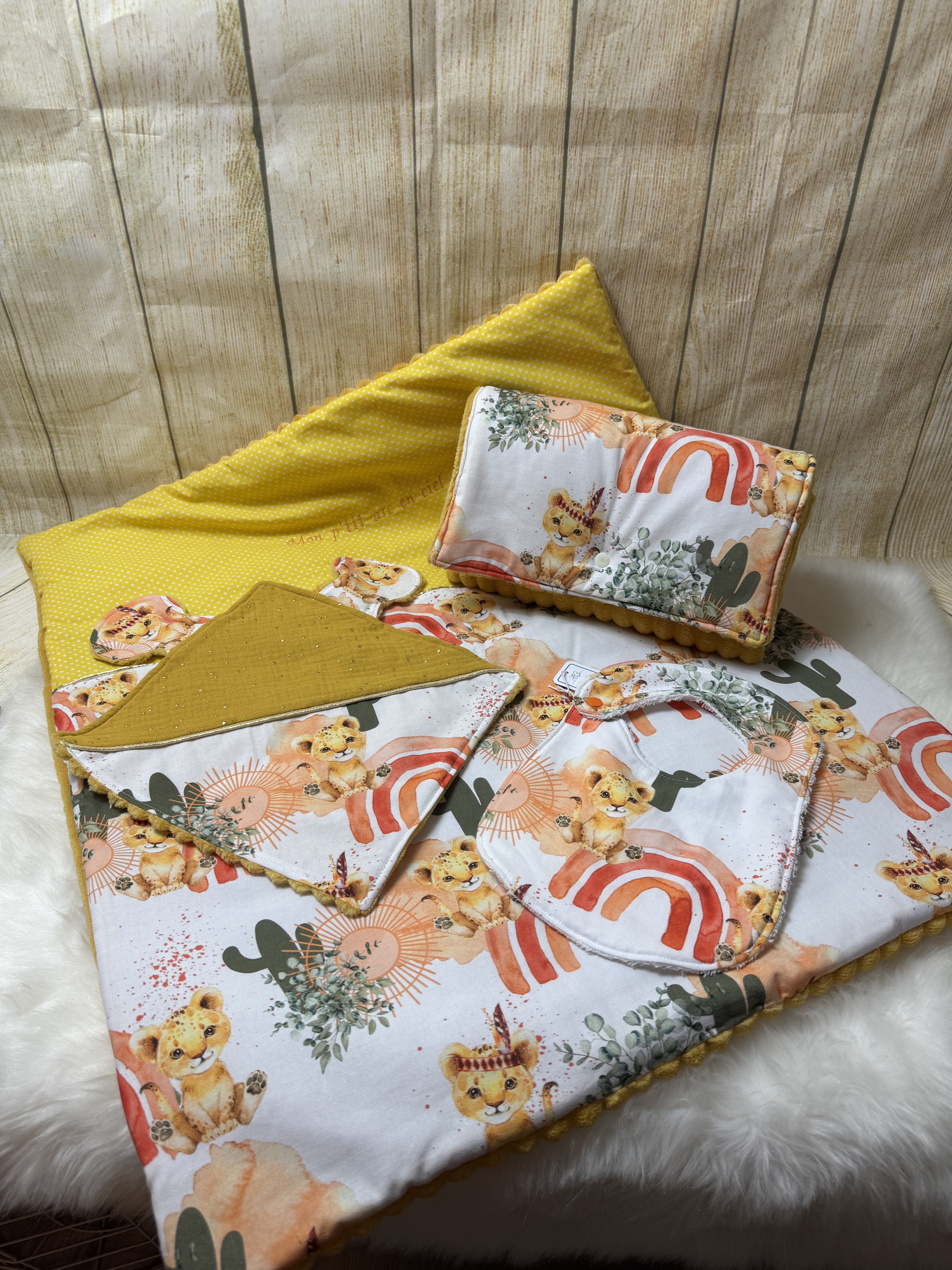 BAVOIR FAIT-MAIN BEBE THEME BEBE LION ET ARC EN CIEL – Image 3