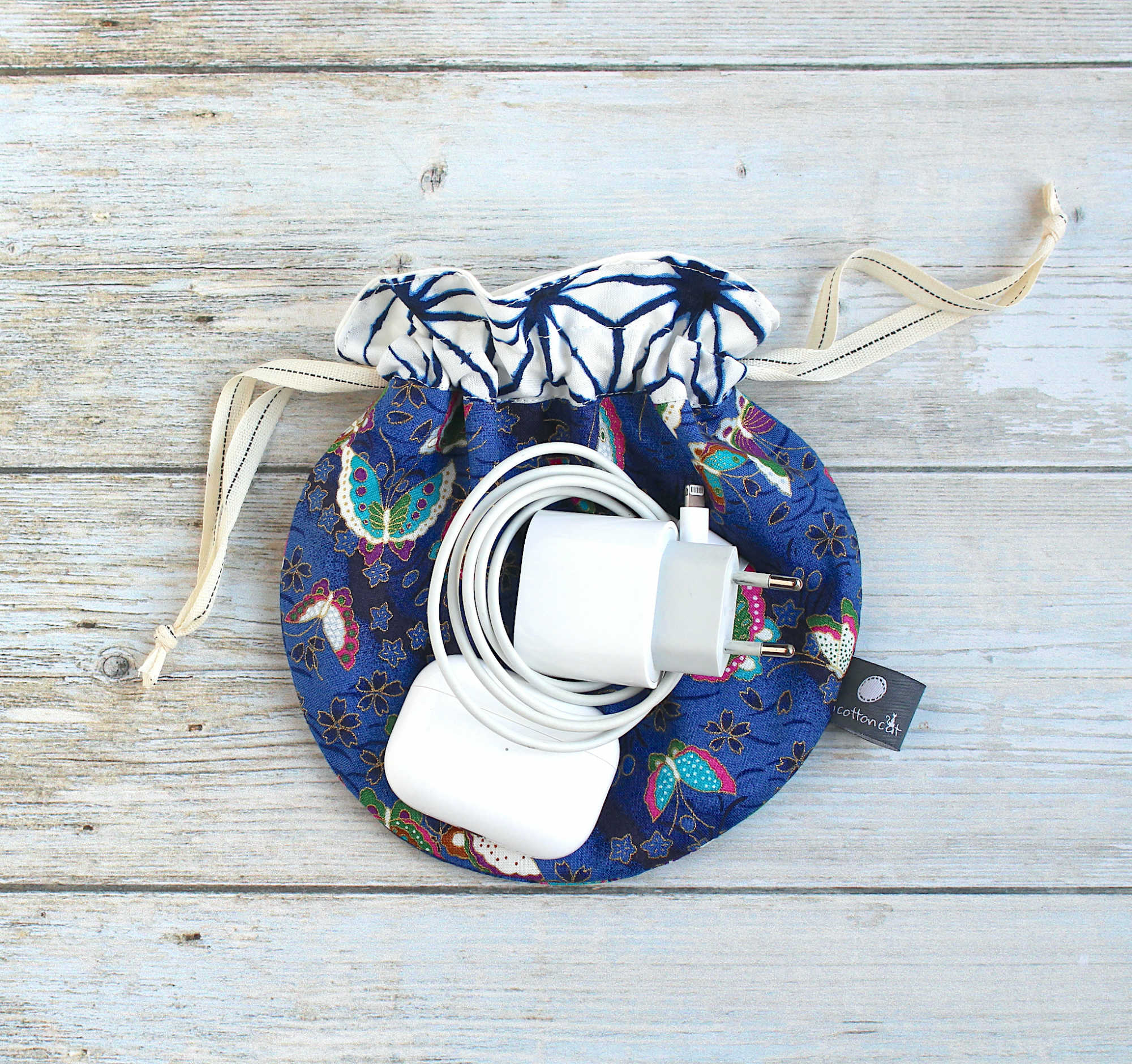 pochette cables et chargeurs