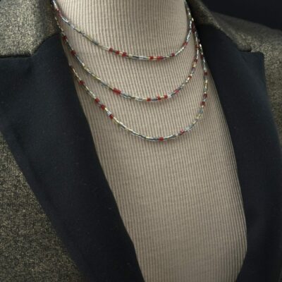 Collier perles de rocaille ton rouge gris , personnalisable