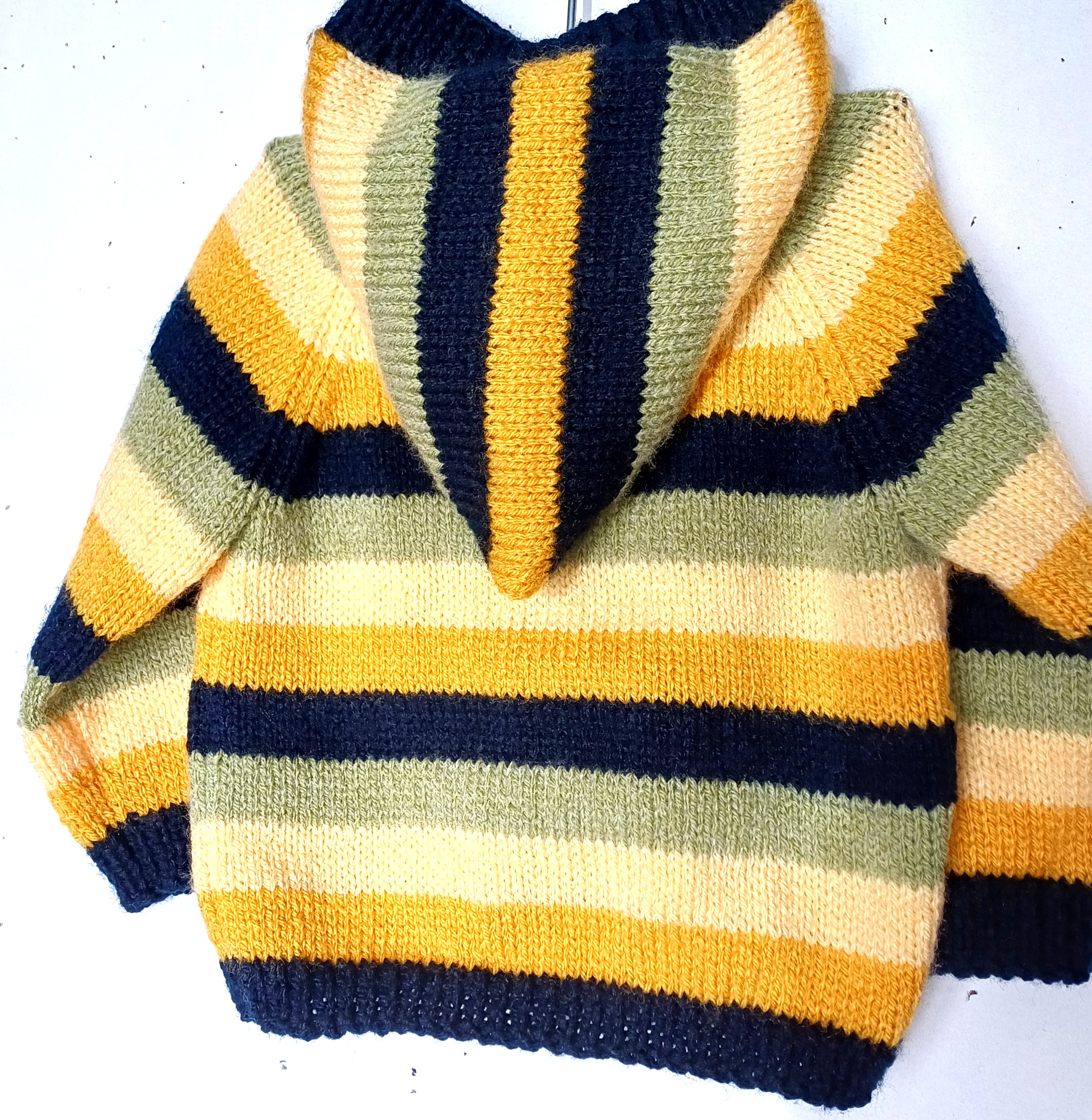 Gilet à capuche, tricoté à la main pour bébé de 1 an – Image 2