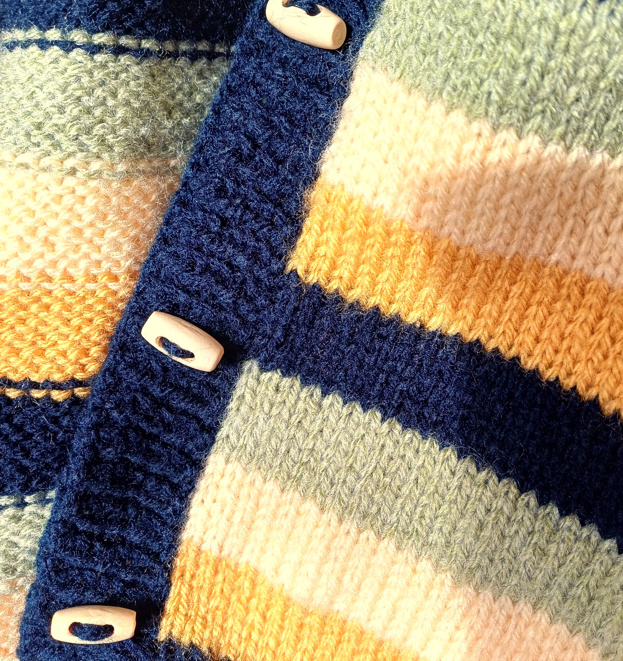 Gilet à capuche, tricoté à la main pour bébé de 1 an – Image 4