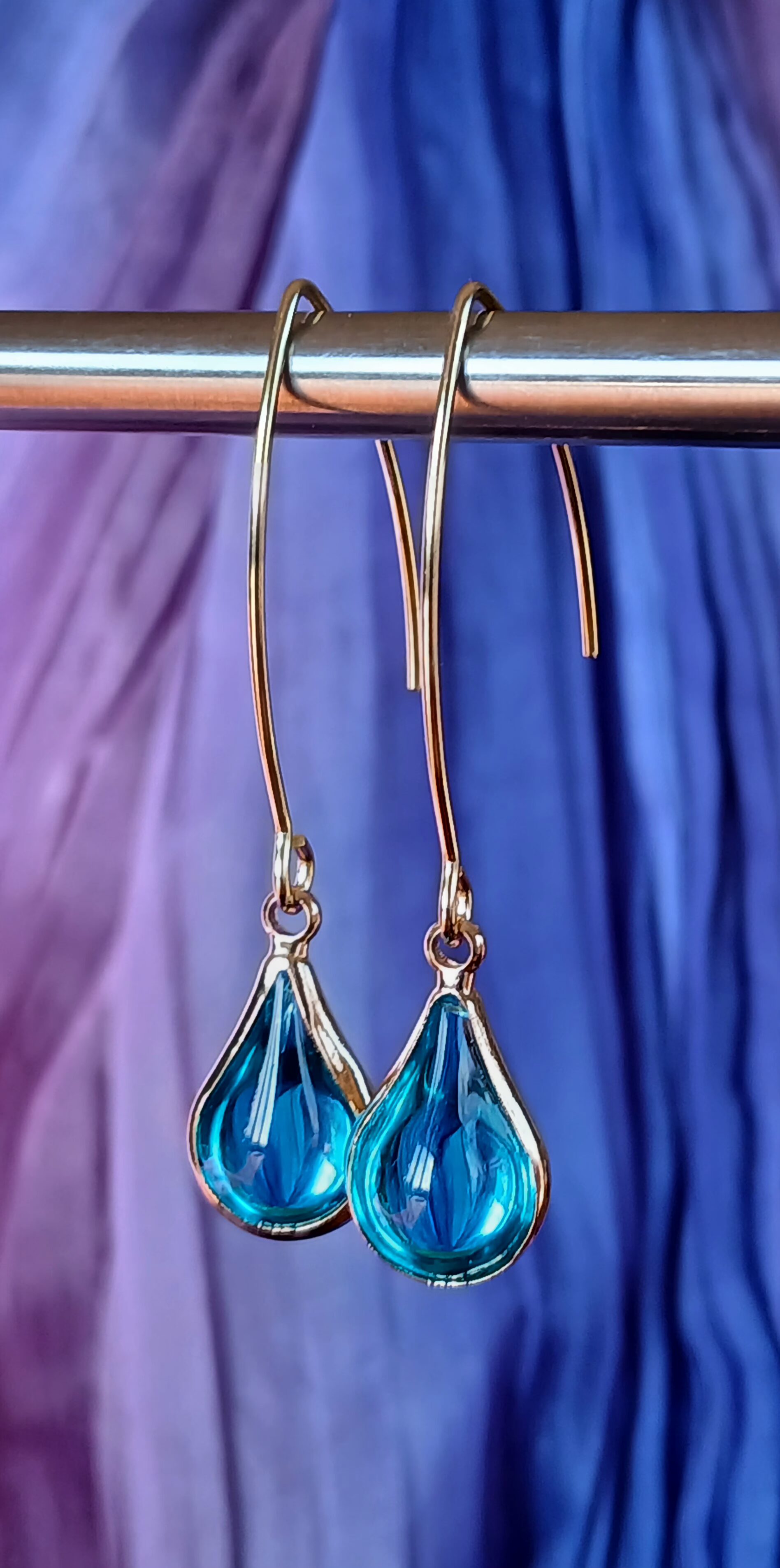 Boucles d'oreilles dorées goutte de verre, couleur Bleu turquoise