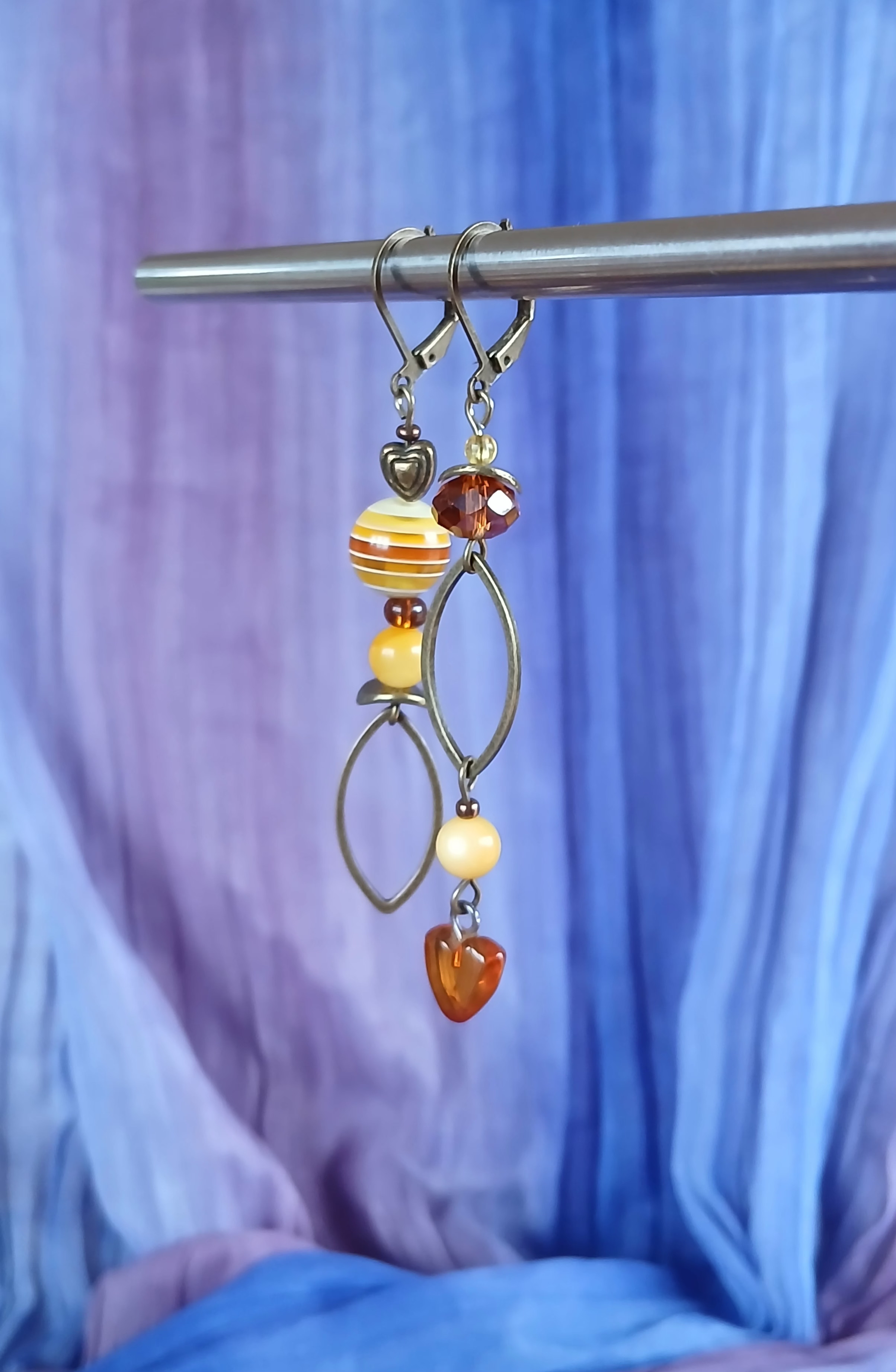 Boucles d’Oreilles Pendantes Orange et Jaune – Bijou Bohème Chic Femme avec Cœur