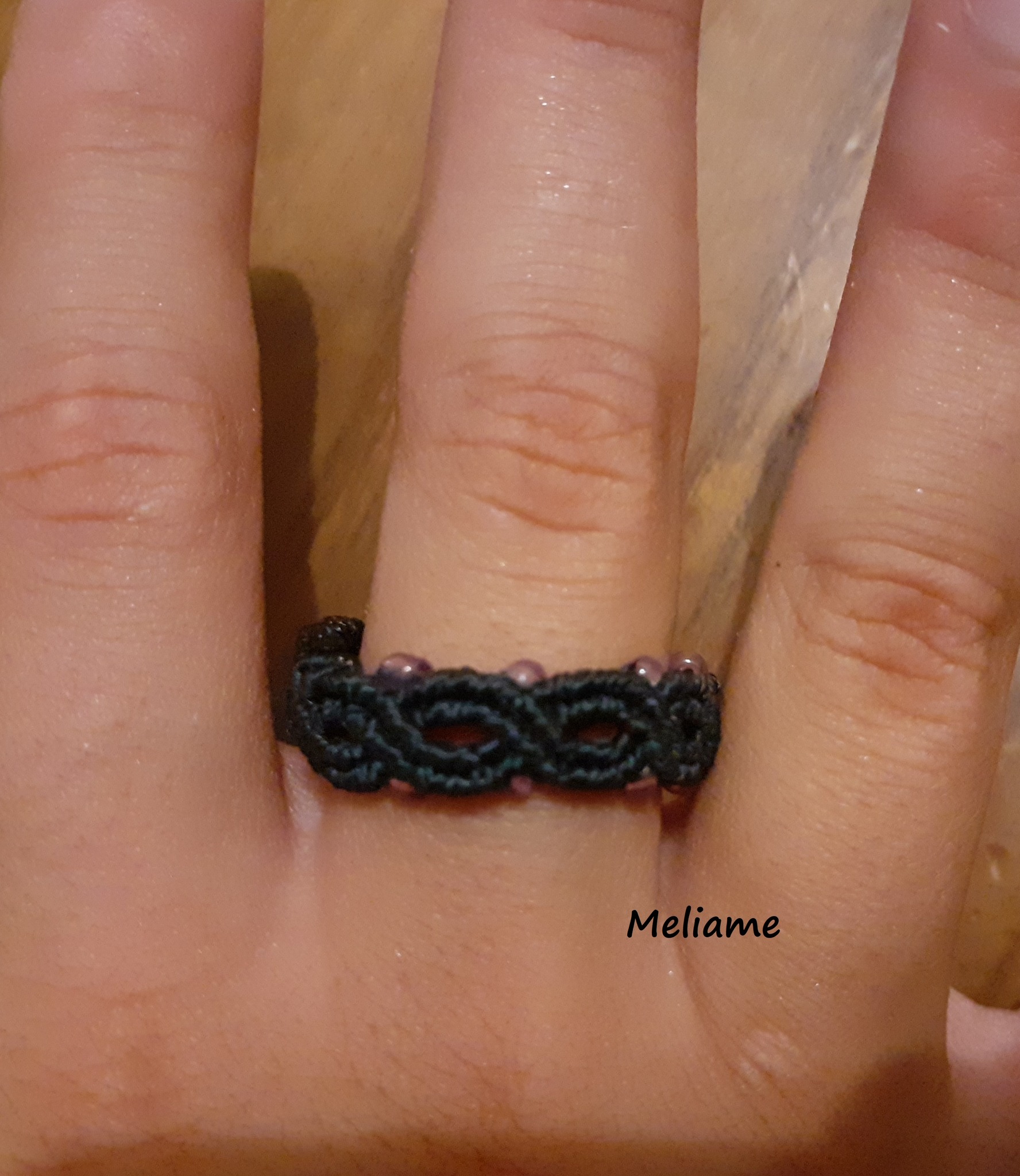 Bague en micro macramé, perles de rocaille, bague femme