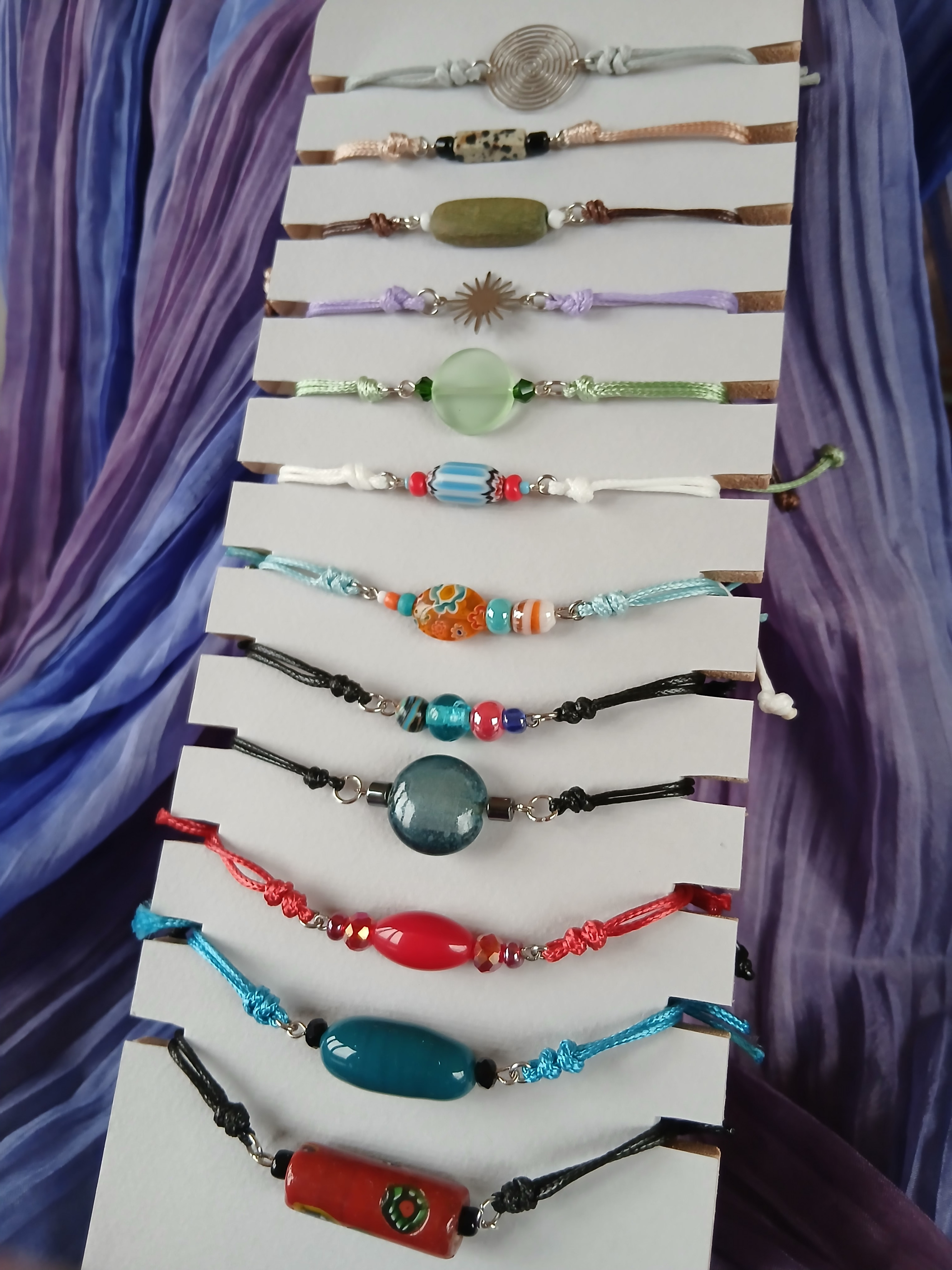 Bracelet lacet ajustable perle de verre bleu céruléen – Image 3