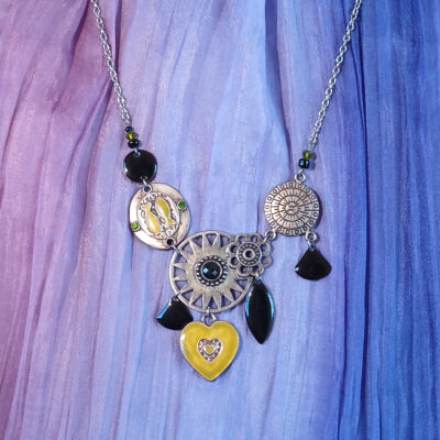 Collier plastron argent vieilli