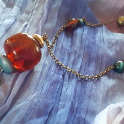 Collier asymétrique bronze vieilli grosses perles ambre et caramel pendentif cœur Bijou upcyclé