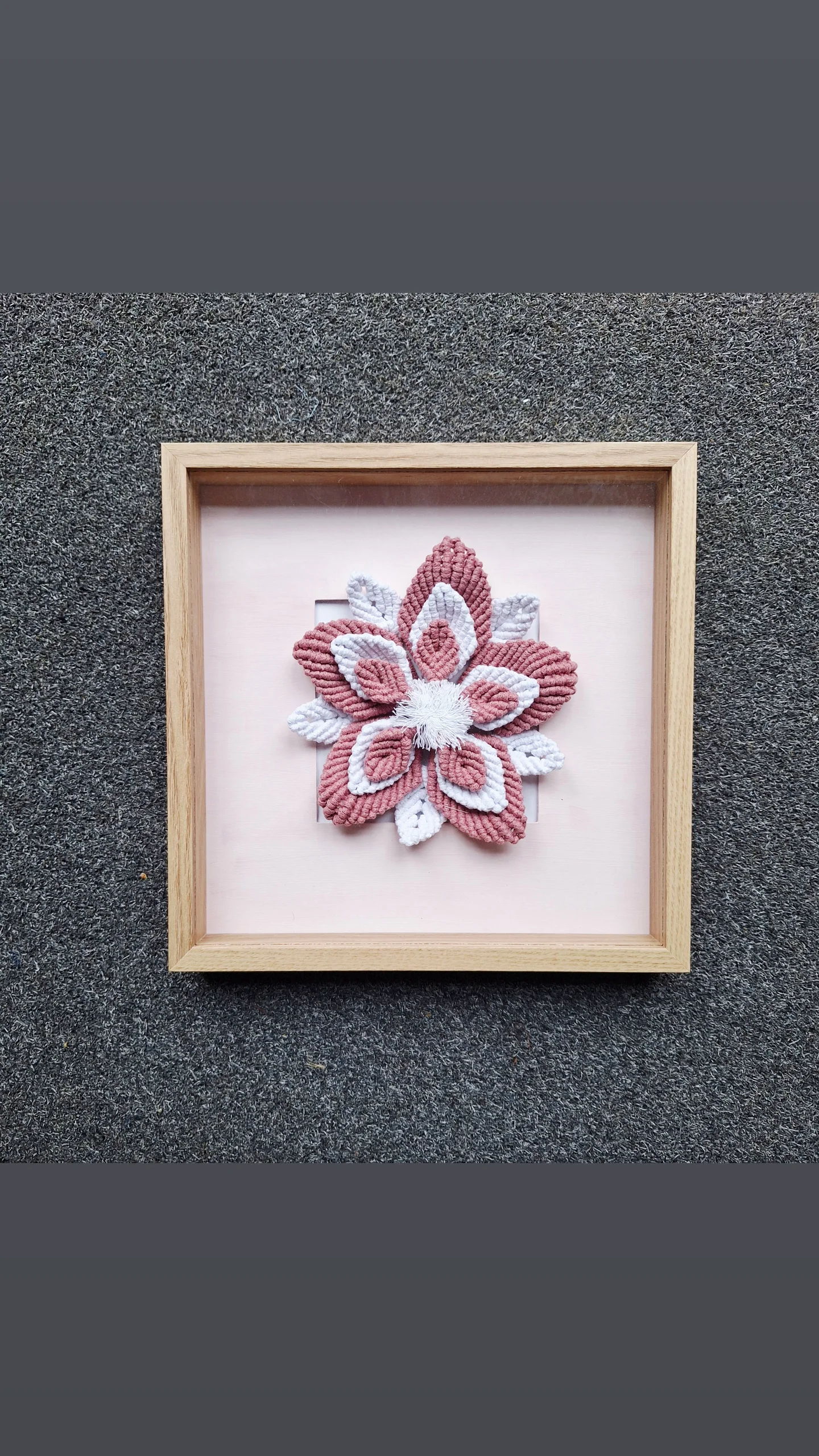 fleur macramé cadre en bois