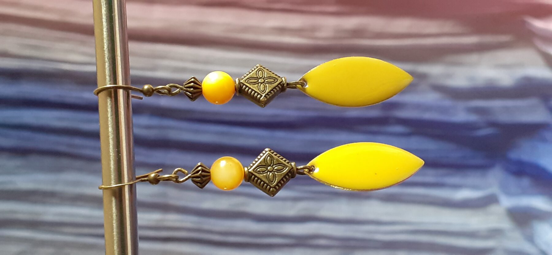 Boucle d'oreille bohême chic bronze vieilli et jaune d'or