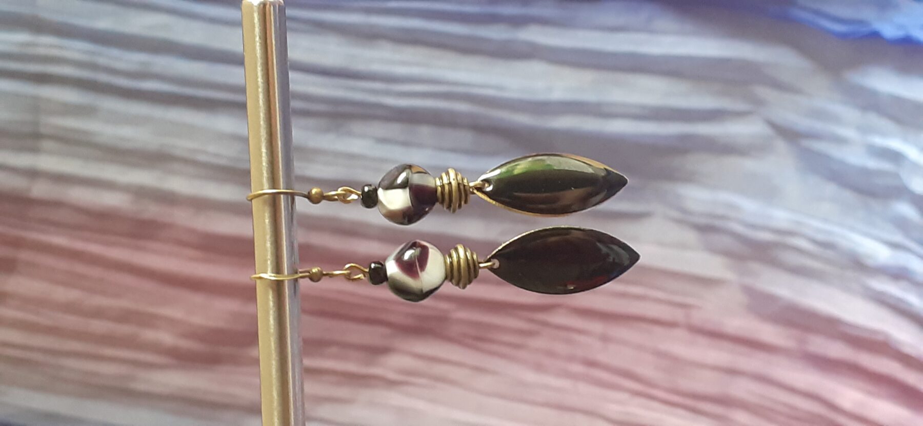 Boucles d'oreilles upcyclées pièce unique noir et bronze