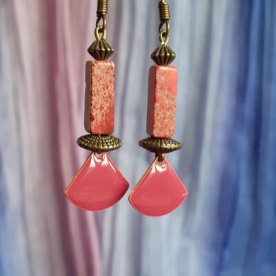 Boucles d'oreilles bronze vieilli et perles corail