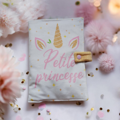 Protège carnet de santé bébé en velours fait main – Cadeau de naissance artisanal avec motif renard – Housse carnet de santé douce et pratique
