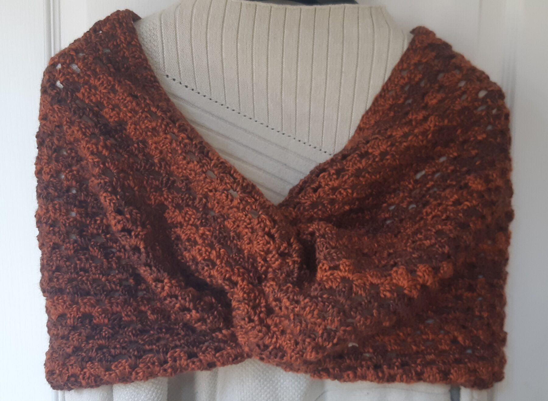 Chauffe-épaule twisté