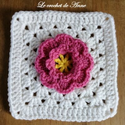 TUTO CROCHET : Motif fleur 3D, Carré Granny Grand-Mère, Photos chaque rang, Facile à réaliser avec schéma !
