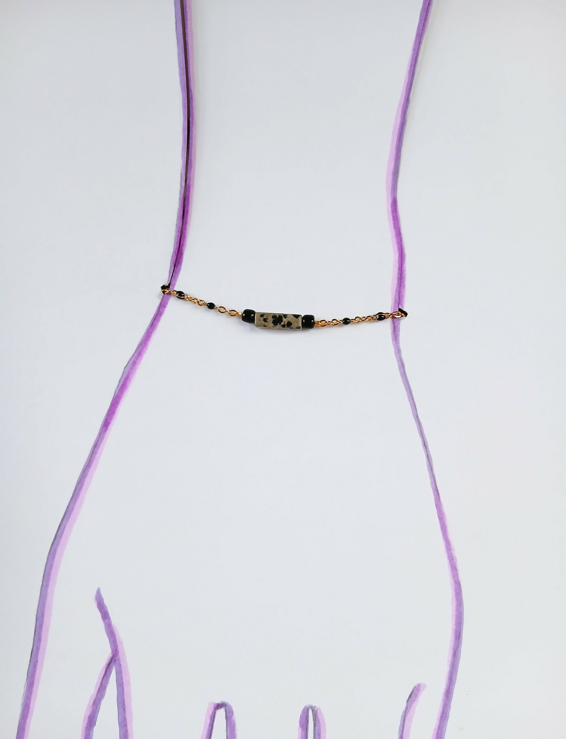 Bracelet upcyclé pièce unique chaine dorée perle noir moucheté gris et beige