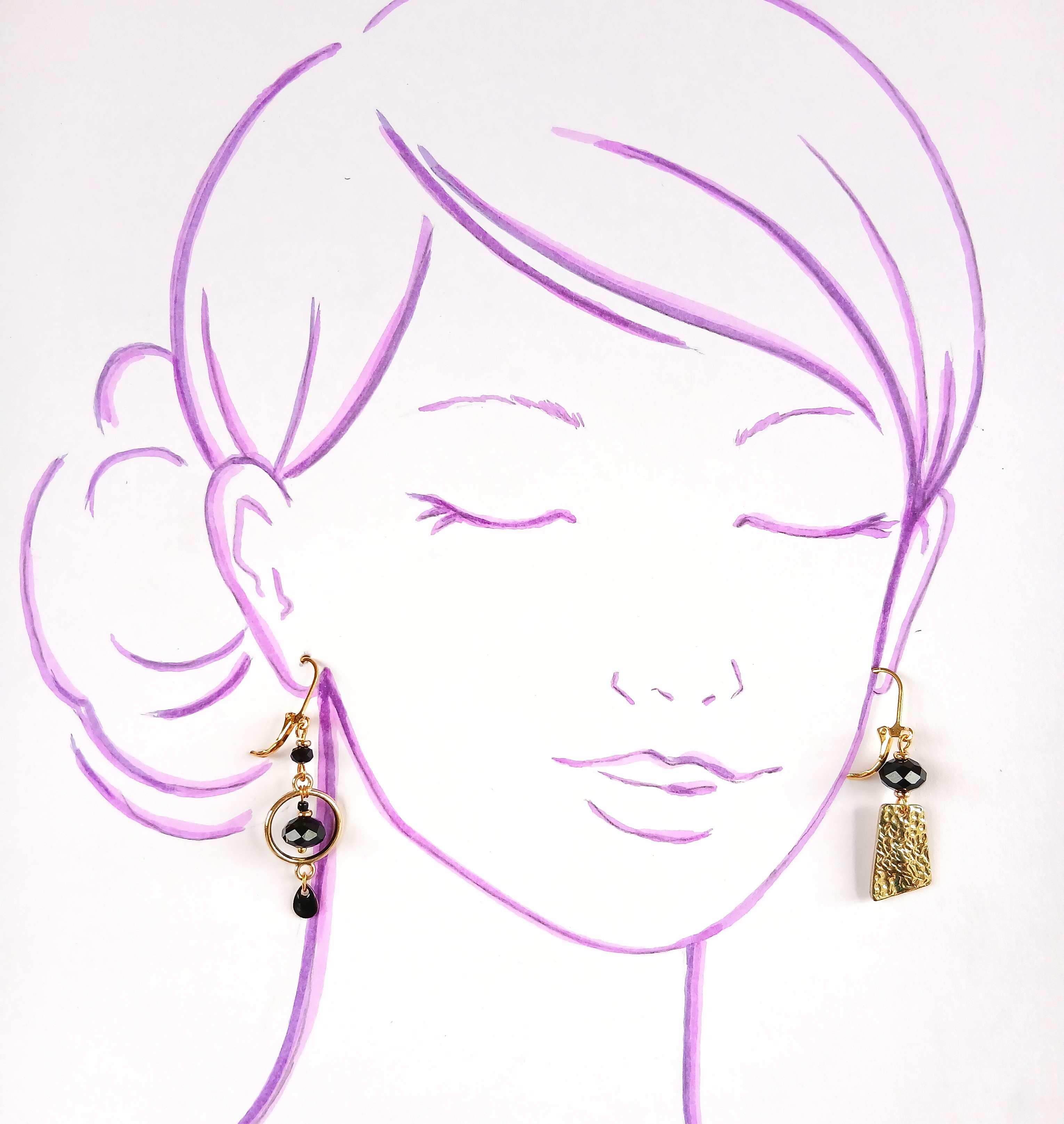 Boucles d'oreilles asymétriques upcyclées doré et noir. Style raffiné et élégant