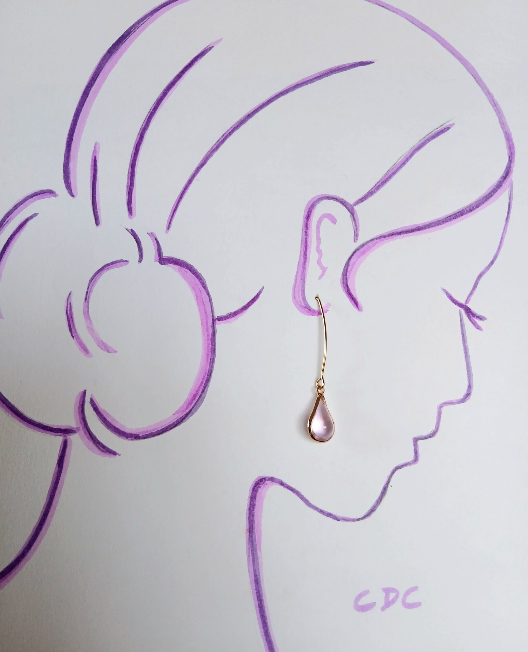 Boucles d'oreilles épurées Goutte de verre lumineuse sur long crochet doré Perle de verre couleur rose poudré