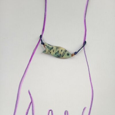 Bracelet upcyclé - Pièce unique - lacet ajustable perle bleutée forme poisson