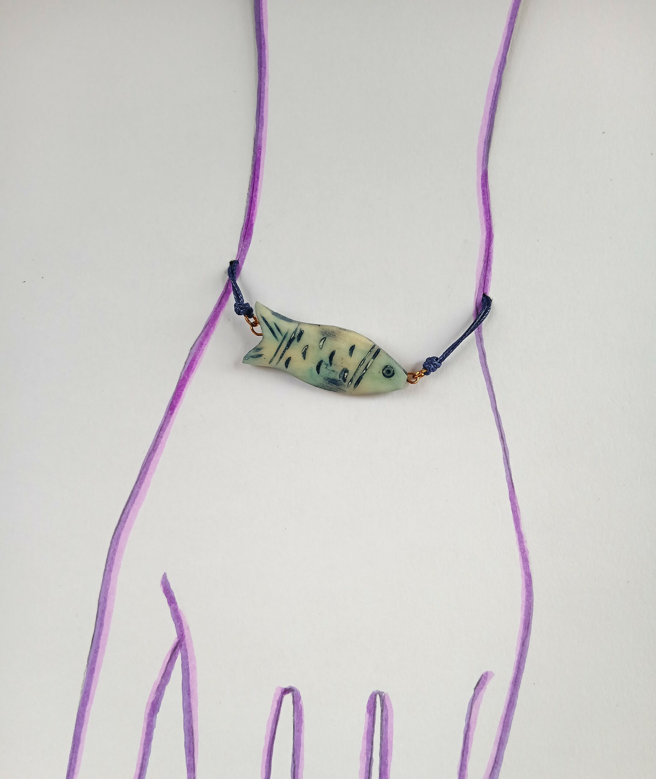 Bracelet upcyclé - Pièce unique - lacet ajustable perle bleutée forme poisson