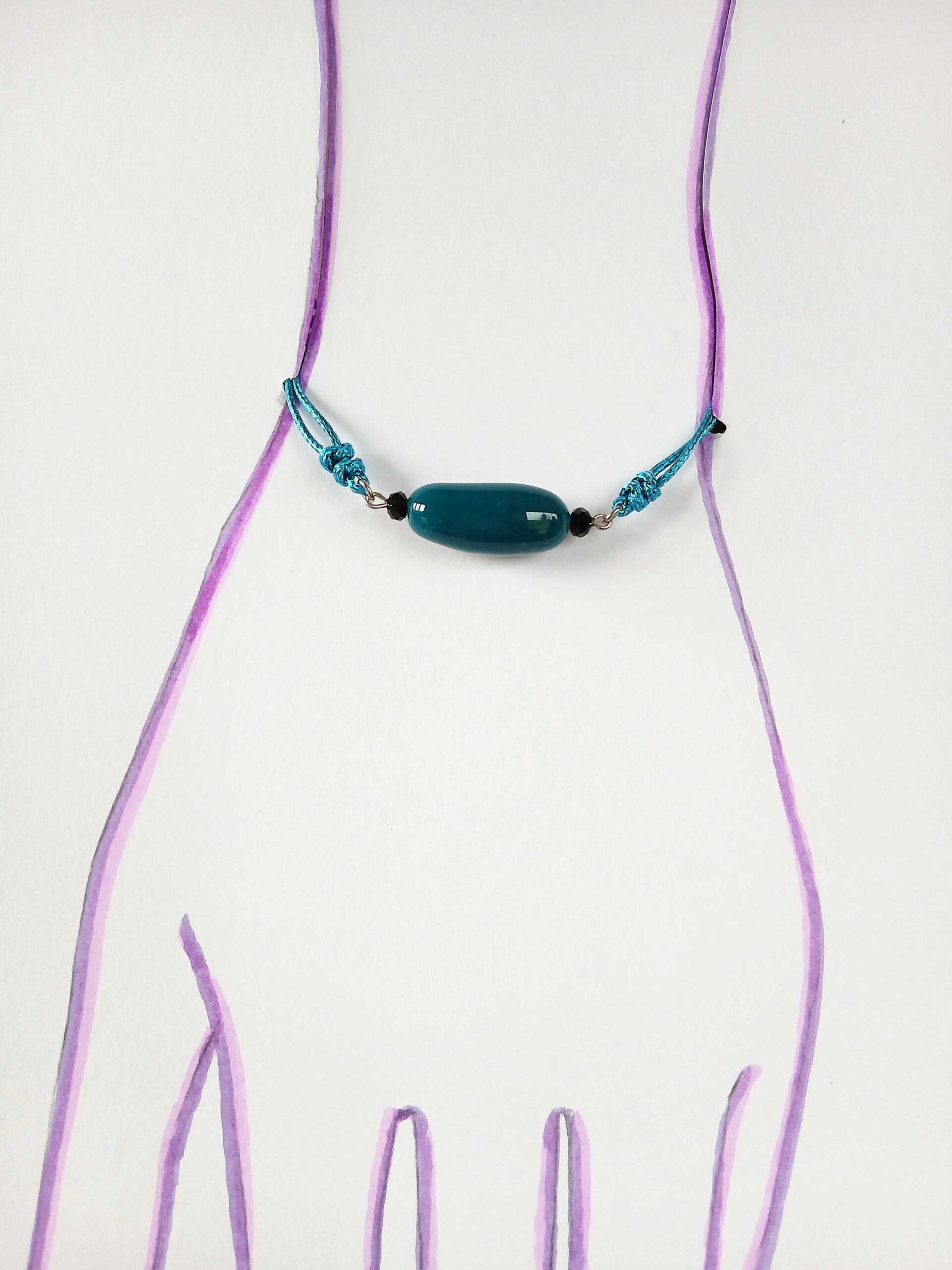 Bracelet upcyclé pièce unique perle olive bleu canard lacet noir ajustable