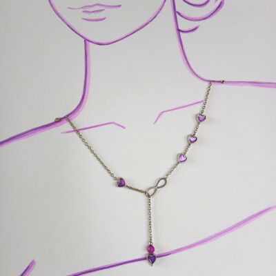 Collier chaine argent petits cœurs violet symbole infini