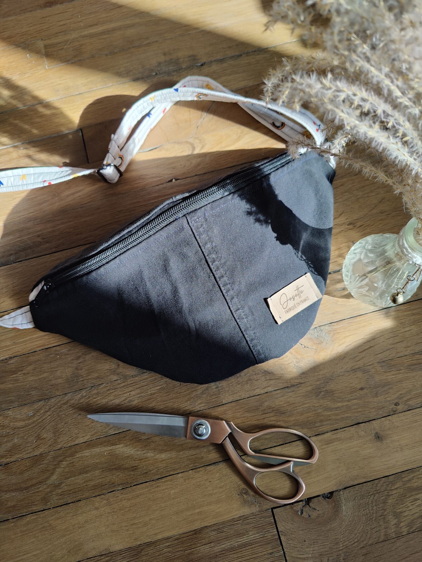 sac banane upcyclé souple noir, passe partout