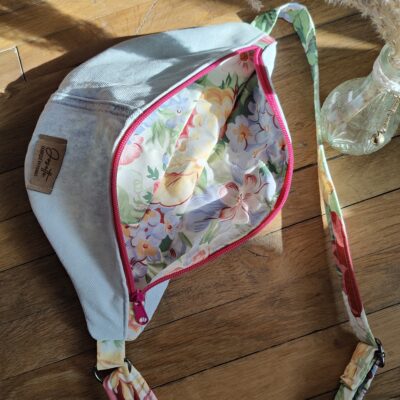 sac banane upcyclé ouvert, sangle assortie