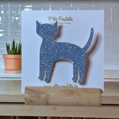 Broche Chat Pailletée bleu ciel – Bijou fantaisie artisanal – Création française P’tite Poulette