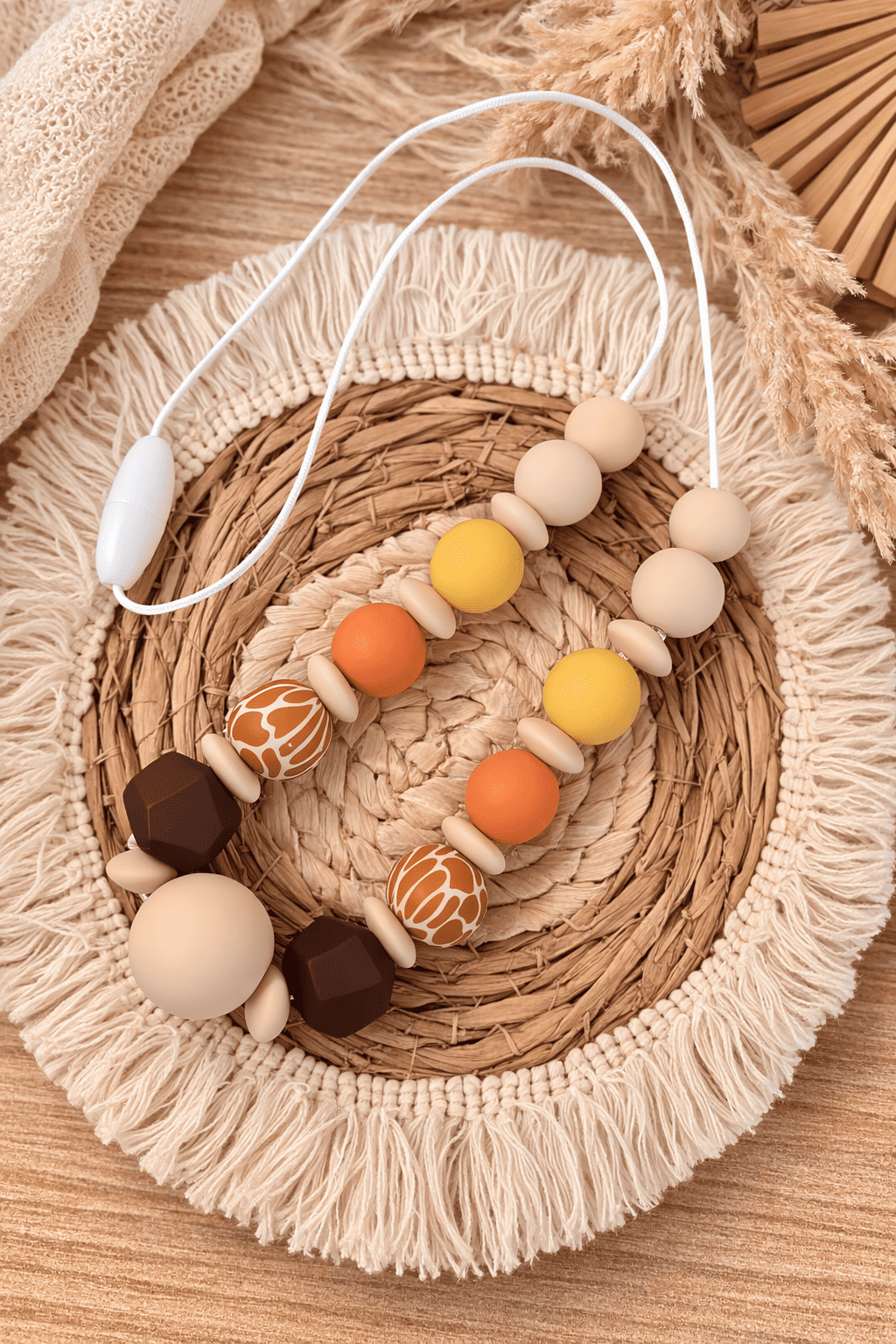 collier allaitement portage bois marron orange savane