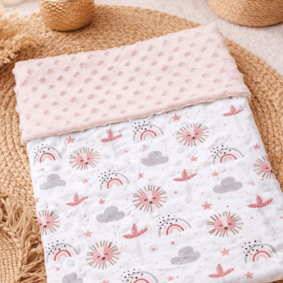 Couverture bébé personnalisée minky saumon et motifs lions arc en ciel