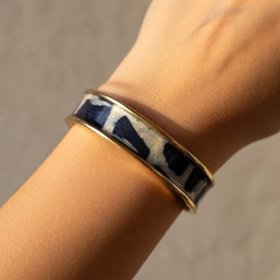 Bracelet Manchette Dorée et Papier Népalais Artisanal Beige & Bleu – Bijou Créateur