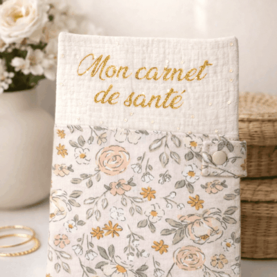 protège carnet de santé écru fleuri