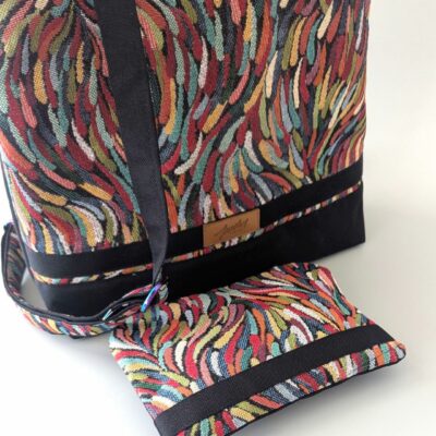 Sac à Dos Volte Faite Main — Jacquard Multicolore & Toile Noire | Sécurisé Anti-Vol + Trousse Coordonnée