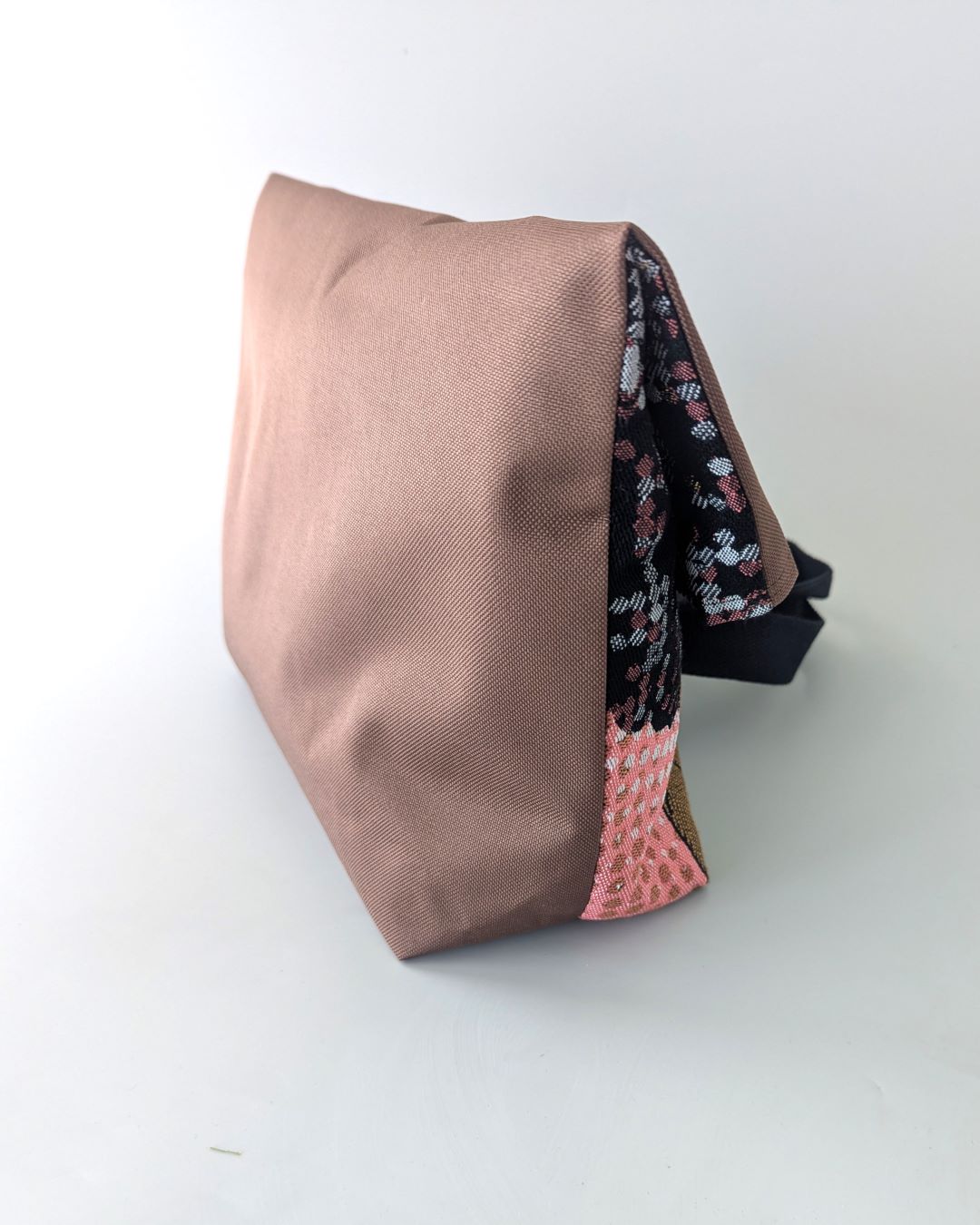 Tote Bag Carré Jacquard Fait Main — Motif Femme Pop Art & Pochette Assortie – Image 5