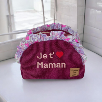 Trousse demi-lune brodée “Je t'aime maman”