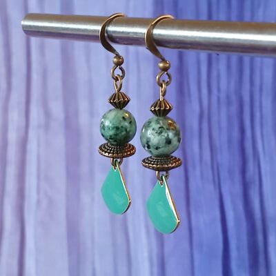 Boucles d'oreilles upcyclées pièce unique perles mouchetée vert noir et gris pampille émaillée vert sarcelle