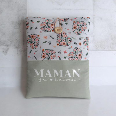 Pochette livre personnalisée “Maman je t’aime” – Protège livre, tablette ou liseuse – Cadeau fête des mères – Housse molletonnée en coton