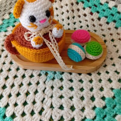 CHATPPUCINO ET SES MACARONS