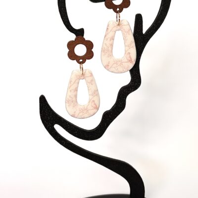 Boucles d’oreilles « Larmes Bohèmes » en pâte polymère blanche et bois