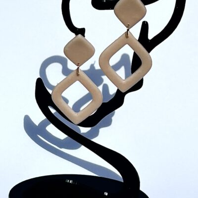 Boucles d’oreilles « Palm Springs » en pâte polymère beige