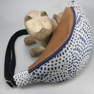 Sac banane tissu jacquard bleu et blanc à motifs